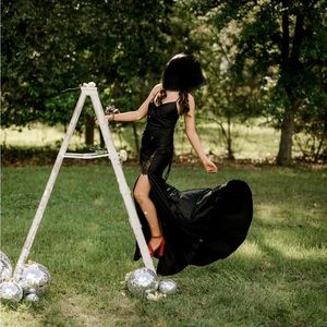 Lenovia black prom dress sz small fitted